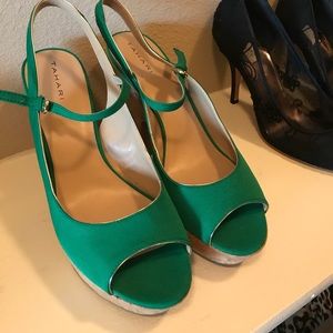 Kelly Green Tahari Wedges